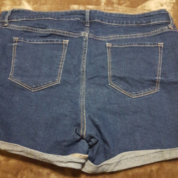 Old Navy maternity denim shorts, low panel - Picture 4 of 7